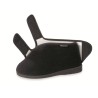 Bota terapéutica de color negro sin costuras internas con abertura extra ancha y velcro.