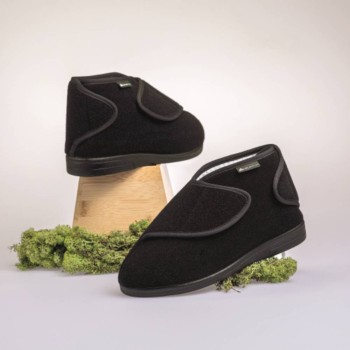 Calzado Gary terapéutico unisex de color negro con abertura total en talón y empeine.