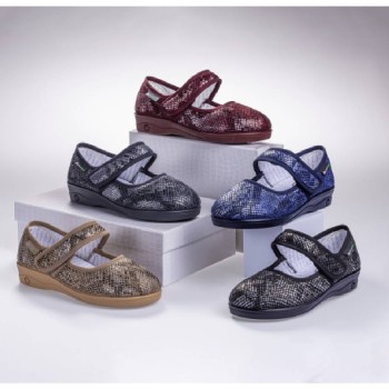 Merceditas ortopédicas de mujer con correa extralarga para empeines pronunciados y pie delicado.