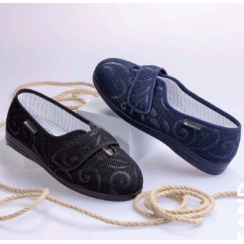 Calzado SAND de rejilla espiral de color negro y azul marino, sin costuras internas y cierre de velcro, para pie diabético.