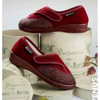 Zapato cerrado Venus de señora con puntera de licra en color negro o burdeos, ideal para juanetes leves y pie delicado.