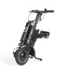 Handbike BATEC AIR de color negro acoplado a una silla de ruedas manual, destacando su diseño ultra compacto.