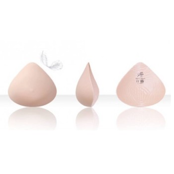 Prótesis de mama de silicona ultra ligera, forma triangular simétrica, indicada para actividad deportiva y alivio cervical.
