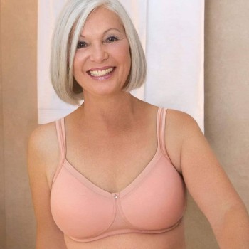 Sujetador para prótesis de mama en color neutro, sin aros, con ribete satinado en el escote y tirantes acolchados.