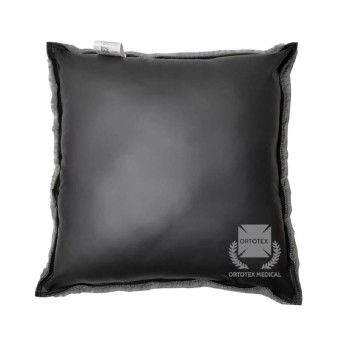 Cojín antiescaras cuadrado gris con relleno de fibra siliconada, ideal para silla de ruedas o sillón.