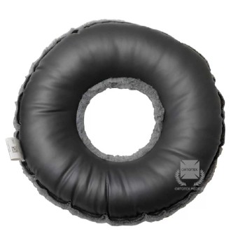 Cojín antiescaras redondo con orificio central para alivio de presión, tejido gris de borreguito y poliuretano.