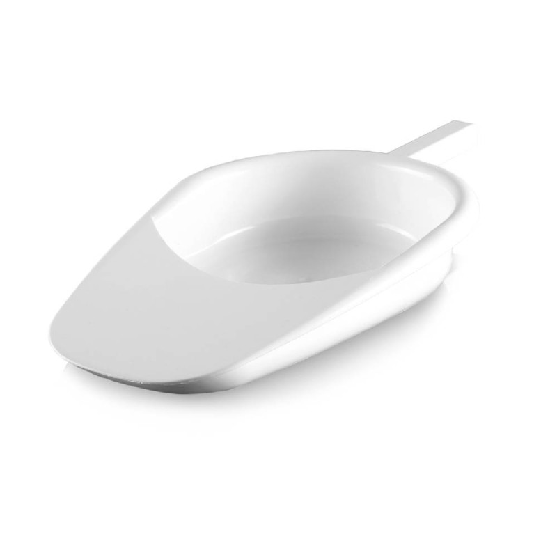 Cuña orinal de polipropileno blanco con asa para pacientes en reposo.
