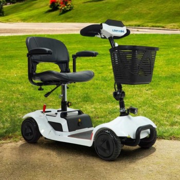 Scooter eléctrico compacto Libercar Alfa con pantalla digital y llave NFC.