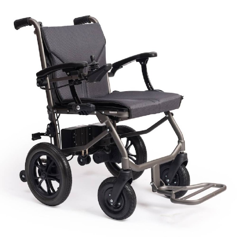 Silla de ruedas eléctrica E-Foldi Lite plegada de forma ultra compacta.