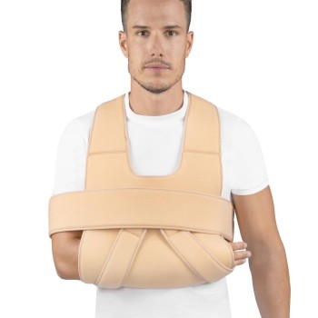 Soporte inmovilizador de hombro fabricado en velour azul, con bandas cruzadas a la espalda y banda ancha adicional de 15 cm