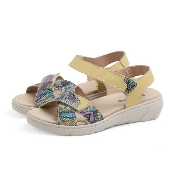 Sandalia con Cierre Regulable