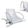 Asiento de baño giratorio Stromboli en color blanco, instalado sobre una bañera, con los reposabrazos abatibles.