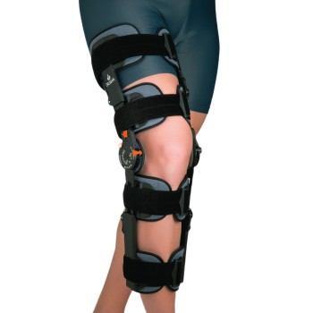 Órtesis de rodilla telescópica de Orliman ref. 94260 con 4 cinchas de ajuste, barras regulables y articulación de bloqueo