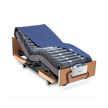Sobrecolchón antiescaras de aire alternante Domus 2+ sobre cama articulada con su compresor regulable.