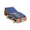 Sobrecolchón antiescaras de aire alternante Domus 2 de Apex Medical colocado sobre cama articulada.