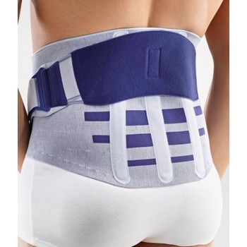 Faja ortesis lumbar estabilizadora LumboLoc Forte de Bauerfeind con cinturones de tracción.