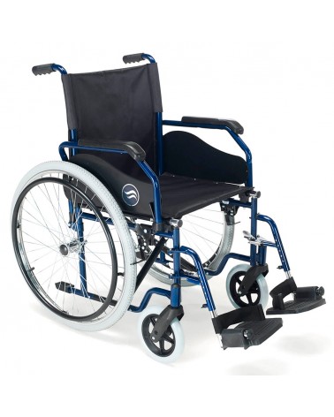 La silla de ruedas breezy 90 cuenta con una cruceta tubular. Estructura de acero plegable.