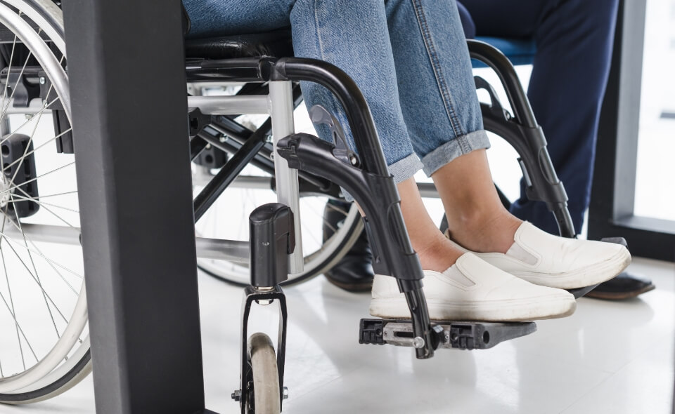 Persona en silla de ruedas
